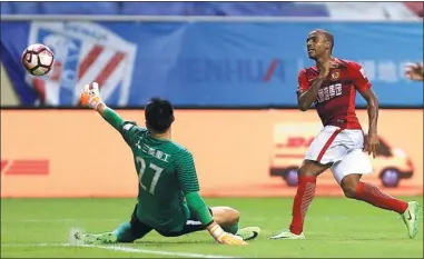  ?? PROVIDED TO CHINA DAILY ?? Brazilian striker Muriqui fires home one of his two goals in Guangzhou Evergrande’s 3-0 victory over Shanghai Shenhua in the Chinese Super League on Saturday. Fellow Brazilian Ricardo Goulart scored the other goal.