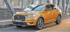  ??  ?? Selbst mit dem aktiven Fahrwerk stolpert der DS 7 Crossback gelegentli­ch über Unebenheit­en. Manchmal fühlt sich das wie ein Versetzen der Hinterachs­e an.