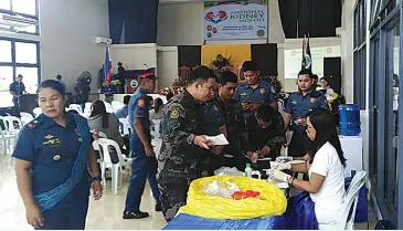  ??  ?? PNP personnel in Region XI during the medical mission