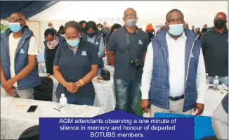  ?? ?? AGM attendants observing a one minute of silence in memory and honour of departed BOTUBS members.