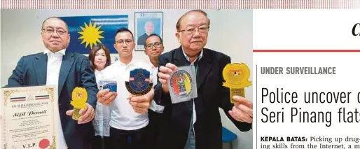  ?? PIC BY NURUL SHAFINA JEMENON ?? MCA Public Services and Complaints Department head Datuk Seri Michael Chong (right) and Tan Yong Sheng (centre) at a press conference in Kuala Lumpur yesterday.