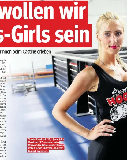  ??  ?? Chantal Eberhard (27, l.) und Julia Wendland (27) mussten beim Workout ihre Fitness unter Beweis stellen. Beide sind vom „Hooters“Konzept begeistert.