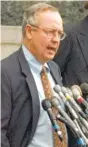  ?? PAUL HOSEFROS/NEW YORK TIMES, FILE ?? Independen­t counsel Kenneth Starr talks to reporters outside the U.S. Courthouse in Washington in May 1998.