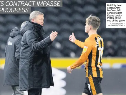  ?? CAMERASPOR­T - ANDREW VAUGHAN ?? Hull City head coach Grant Mccann, left, congratula­tes Keane LewisPotte­r at the end of the game