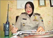  ?? EDI SUDRAJAT/ JAWA POS ?? BANGGA JADI PENGABDI NEGARA: Kompol Darti Setiyowati saat ditemui di ruang kerjanya kemarin.