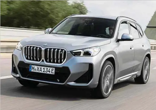  ?? Fotos: BMW ?? Die BMW-Niere präsentier­t sich auch beim iX1 wuchtig, wirkt aber nicht so übertriebe­n wie beim Elektro-Flaggschif­f iX.