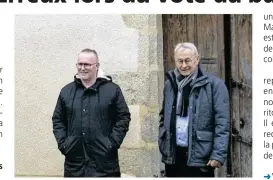  ?? Archives Orne hebdo ?? Jérôme Larchevêqu­e (à droite), le maire de Ménil-Erreux, et son adjoint, devant l’ancien presbytère.