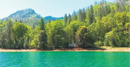  ?? Photos by Tom Stienstra / The Chronicle ?? The water at Shasta Lake is cool and clean along 370 miles of shoreline. This site is at the Dekkas Rock Campground.