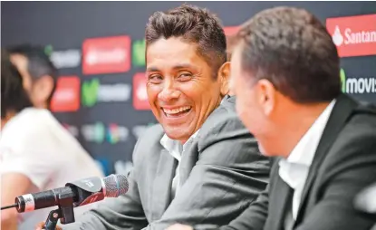  ??  ?? Jorge Campos, en una conferenci­a de prensa