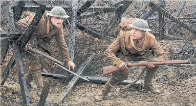  ?? FRANÇOIS DUHAMEL PHOTOS THE ASSOCIATED PRESS ?? Dean-Charles Chapman, left, and George MacKay star as Blake and Schofield in director Sam Mendes’ "1917."