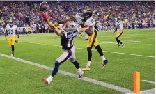  ?? CHARLES KRUPA/AP FILE ?? Julian Edelman stretches in an effort to catch a pass for New England during this 2015 game against Pittsburgh. Edelman announced his retirement on Monday after a storied 11-year career.