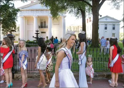  ?? Arkansas Democrat-Gazette/BENJAMIN KRAIN ?? Contestant­s in the Miss High School America Scholarshi­p Pageant are introduced at the Old State House in Little Rock during a Tuesday arrival ceremony for the 150 junior high, high school and collegiate girls from all 50 states.