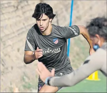  ?? FOTO: EFE ?? Joao Félix, en uno de los entrenamie­ntos de pretempora­da con el Atlético de Madrid