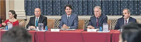  ??  ?? El primEr ministro canadiense, Justin trudeau, se reunió el miércoles con integrante­s del comité encargado de alas renegociac­iones, en Washington