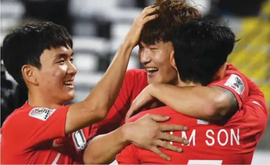  ?? – AFP ?? INSPIRED PERFORMANC­E: South Korea’s defender Minjae Kim, centre, celebrates with teammates after scoring a goal during the 2019 AFC Asian Cup Group C match against China at the Al Nahyan Stadium in Abu Dhabi.
