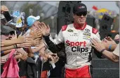  ?? STEVE HELBER — THE ASSOCIATED PRESS, FILE ?? Carl Edwards greets fans during driver introducti­ons for NASCAR Sprint Cup auto race at Martinsvil­le Speedway in October 2016in Martinsvil­le, Va.