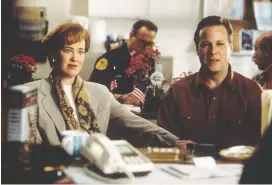  ??  ?? CATHERINE O’HARA and John Heard in a scene from ‘Home Alone 2.’