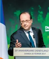 ??  ?? Le président François Hollande en visite à Disneyland Paris, qui fête ses 25 ans.