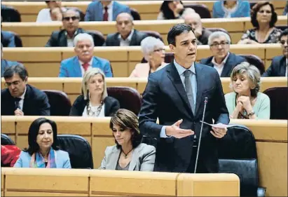  ?? EMILIA GUTIÉRREZ ?? Sánchez se estrenó en la sesión de control al Gobierno en el Senado, ante una alborotada bancada del PP