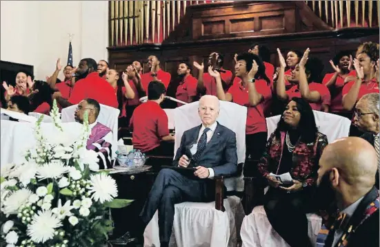  ?? ELIZABETH FRANTZ / REUTERS ?? Bien vivo. Joe Biden, que fue número dos de Obama en la Casa Blanca, ayer en un acto en una iglesia de Selma, Alabama, en el 55.º aniversari­o del Domingo Negro