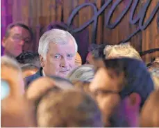  ?? FOTO: AFP ?? CSU-Chef Horst Seehofer möchte sich und seiner Partei nach dem Wahldebake­l Personaldi­skussionen gerne ersparen.