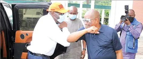  ??  ?? Rivers State Governor Nyesom Wike welcoming his Edo State counterpar­t, Godwin Obaseki to Government House, Port Harcourt… yesterday.