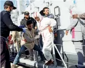  ??  ?? In Libia Migranti soccorsi in mare ieri a Tripoli (Reuters)