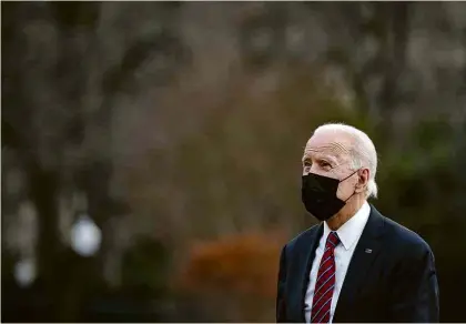  ?? Jim Watson - 29.jan.21/AFP ?? O presidente dos EUA, Joe Biden, chega à Casa Branca, em Washington