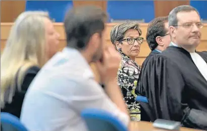  ?? PATRICK HERTZOG / AFP ?? La madre de Vincent Lambert, Viviane Lambert, durante la vista del TEDH que trataba el caso de su hijo