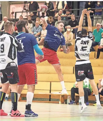  ?? FOTO: MICHAEL SIEBER ?? Zuletzt drehte auch Michael Heimansfel­d auf. Mit dem Regionalli­ga-Team der HG Remscheid soll’s in den nächsten Begegnunge­n weiter nach oben gehen.