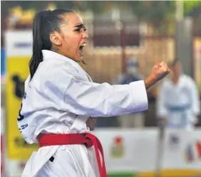  ?? ?? Combate. La karateca salvadoreñ­a Gabriela Izaguirre también entró en acción.