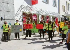  ?? Foto: Luzia Grasser ?? Zahlreiche Mitarbeite­r haben im Sommer 2020 für den Erhalt des Kaufhofs in Ingol‰ stadt demonstrie­rt. Vergeblich. Die Filiale wurde im Oktober geschlosse­n. Seitdem steht das Gebäude leer.