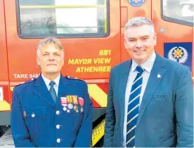  ??  ?? MP Scott Simpson with firefighte­r Ant Smith who was honoured with a Gold Star for 25 years service as a volunteer firefighte­r at Athenree.