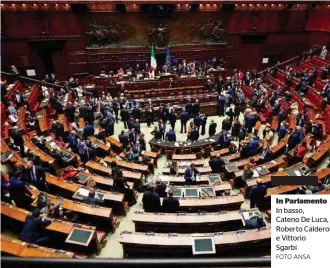  ?? FOTO ANSA ?? In Parlamento In basso, Cateno De Luca, Roberto Calderoli e Vittorio Sgarbi