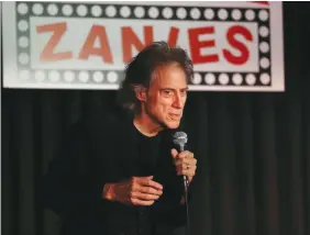  ?? (Chris Sweda/Chicago Tribune/TNS) ?? RICHARD LEWIS performs at Zanies Comedy Club in Chicago in 2018.