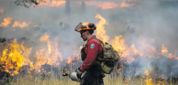  ?? THE CANADIAN PRESS/FILES ?? A rise in devastatin­g wildfires, like this one near Peachland last September, has been linked to climate change and the burning of fossil fuels.