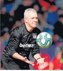  ?? KAI FÖRSTERLIN­G / EFE ?? Aguirre, en un momento del último partido del Leganés en casa del Levante.