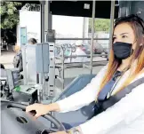  ?? ?? Mujeres al volante con resposabil­idad.