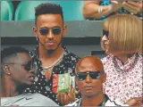  ??  ?? Jelena Djokovic; y juntos Lewis Hamilton y Anna Wintour.