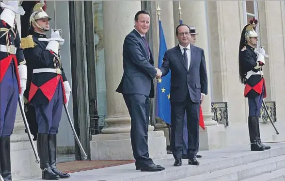  ?? PHILIPPE WOJAZER / REUTERS ?? El presidente francés Hollande ha dicho a Cameron que el Reino Unido no puede esperar un trato de favor en las negociacio­nes