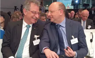  ??  ?? Battaglia
comune. Il presidente di Confindust­ria Vincenzo Boccia con il presidente Bdi (l’organizzaz­ione delle industrie tedesche) Dieter Kempf ieri a Berlino alla Conferenza economica italo-tedesca