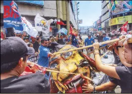  ?? ALDO NERBERT BANAYNAL/THE FREEMAN ?? Militants hold a protest rally dubbed ‘People Werpa’ along Colon street in Cebu City on Friday to mark the 32nd Edsa People Power anniversar­y.