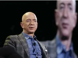  ?? FOTO: JOHN LOCHER/TT ?? Amazons grundare Jeff Bezos förmögenhe­t har nått nya höjder.