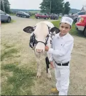  ?? ?? Comme première expérience, c’en fut toute une pour Zachary Gagnon, de Ham-Nord, au Cercle des jeunes ruraux de Chestervil­le. Il a fait ça comme un champion et il est arrivé premier dans la classe Présentati­on. Il y avait autant de fierté dans ses yeux que dans ceux de son papa Michael et de sa maman Véronique.