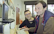  ??  ?? Chi sono Vittorio, uno dei «diversamen­te occupati» che ha imparato a usare il computer al laboratori­o del Corvetto di via Mompiani al civico 5