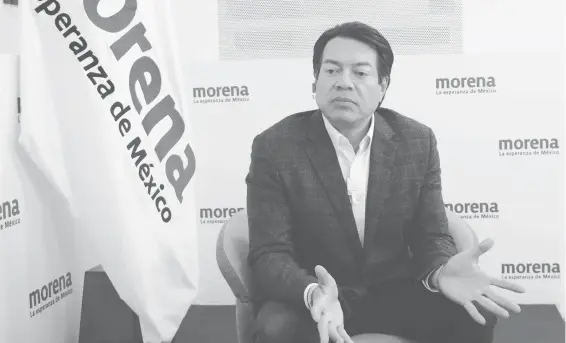  ?? OMAR FLORES ?? Mario Delgado Carrillo, dirigente nacional de Morena, platicó con sobre el Plan B de la reforma electoral