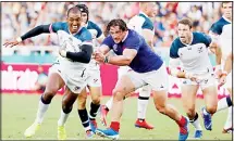  ??  ?? Marcel Brache of the US runs past France’s defense during the Rugby World Cup Pool C game at Fukuoka Hakatanomo­ri Stadium in Fukuoka,
western Japan on Oct 2. (AP)