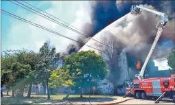  ?? FOTO: MINJUSGCAB­A ?? SINIESTRO. Según se informó, participar­on diez dotaciones de bomberos.