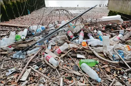  ?? MATT DUNHAM/AP PHOTO ?? Plastic bottles and other plastics, including a mop, lie washed up at the site of the ancient and no-longer used Queenhithe dock on the north bank of the River Thames in London. Amid growing evidence of dire amounts of waste in the world’s oceans,...