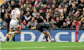  ??  ?? Kiwis captain Dallin Watene-Zelezniak scores a try in the 20-14 second test loss to England. GETTY IMAGES